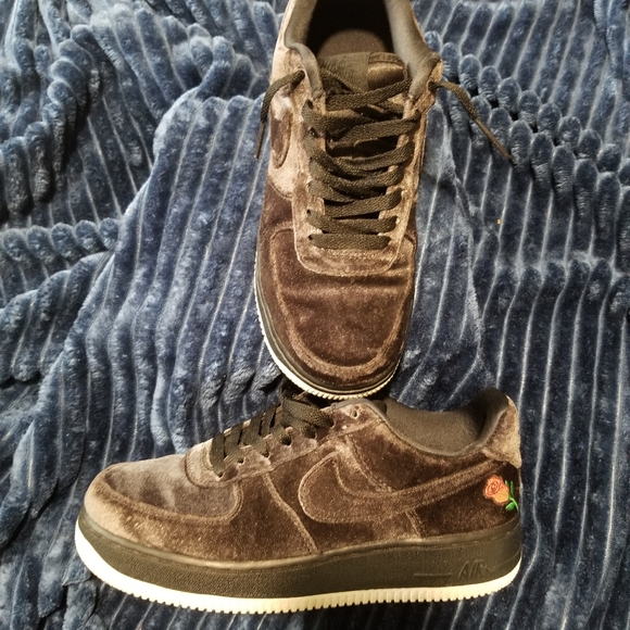 Black Nike Shoes - Picture 5 of 8